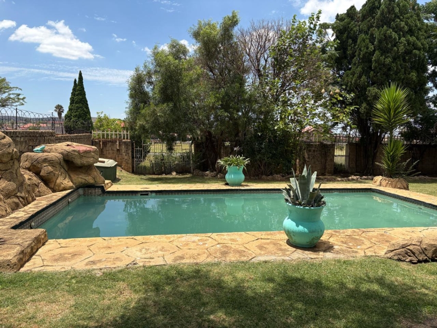 4 Bedroom Property for Sale in Lenasia South Gauteng