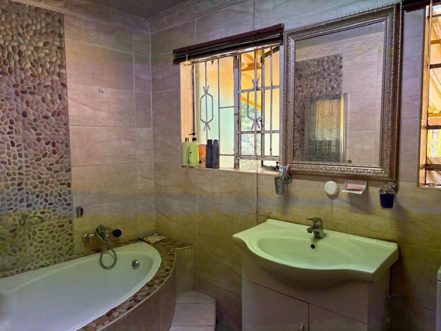 4 Bedroom Property for Sale in Lenasia South Gauteng