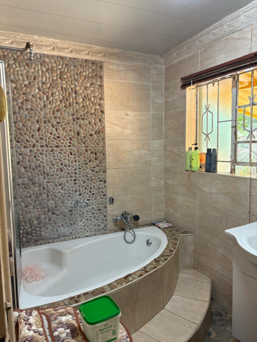 4 Bedroom Property for Sale in Lenasia South Gauteng