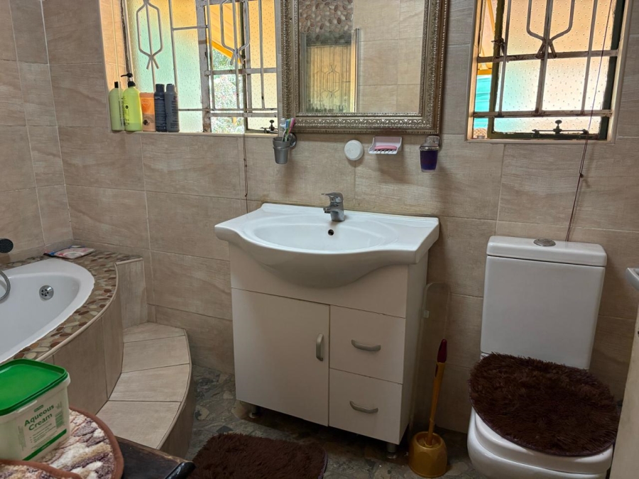 4 Bedroom Property for Sale in Lenasia South Gauteng