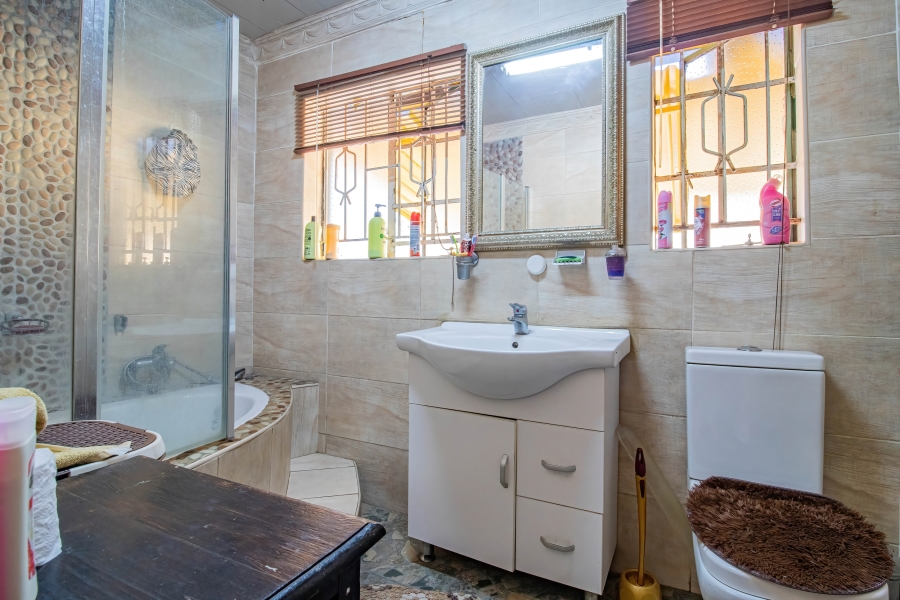 4 Bedroom Property for Sale in Lenasia South Gauteng