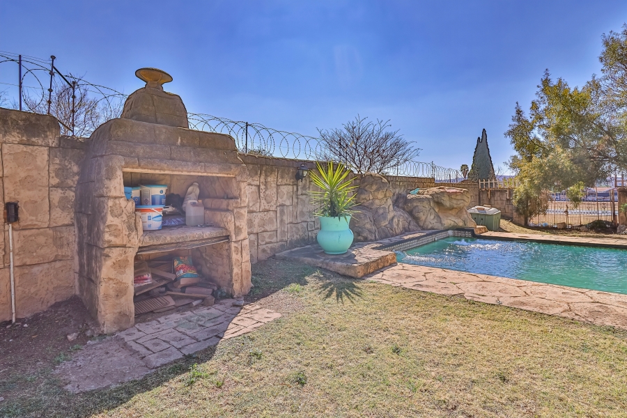 4 Bedroom Property for Sale in Lenasia South Gauteng