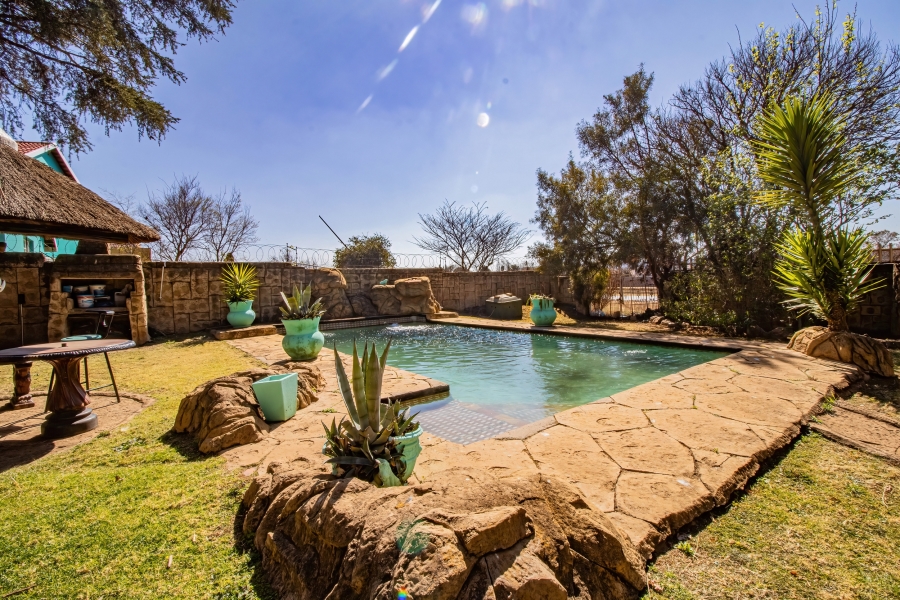 4 Bedroom Property for Sale in Lenasia South Gauteng