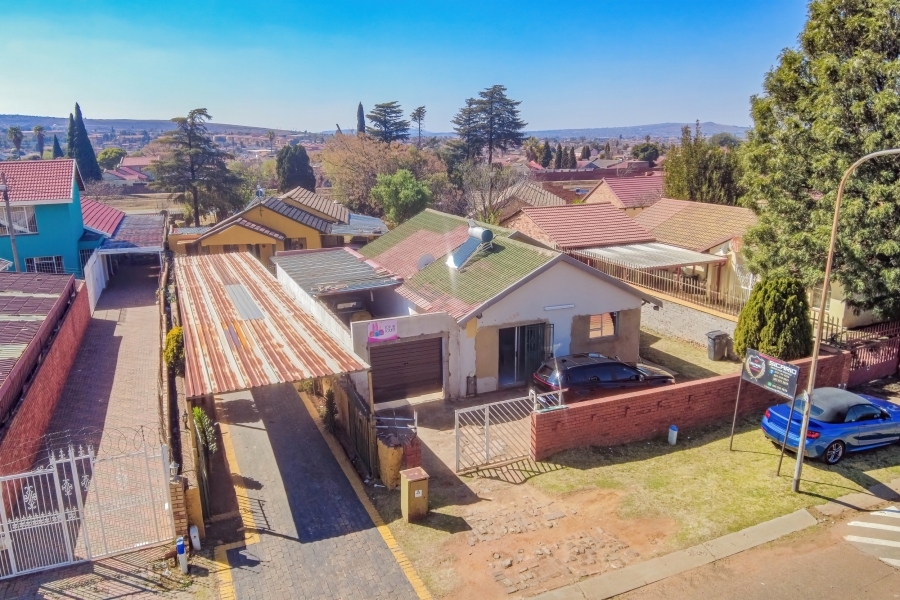 4 Bedroom Property for Sale in Lenasia South Gauteng