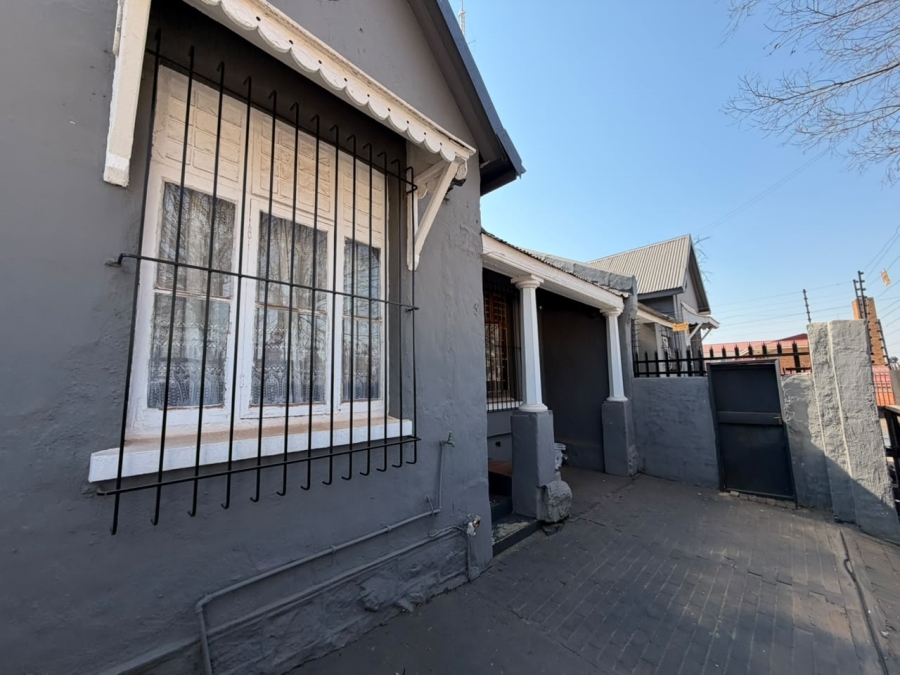 6 Bedroom Property for Sale in Brixton Gauteng