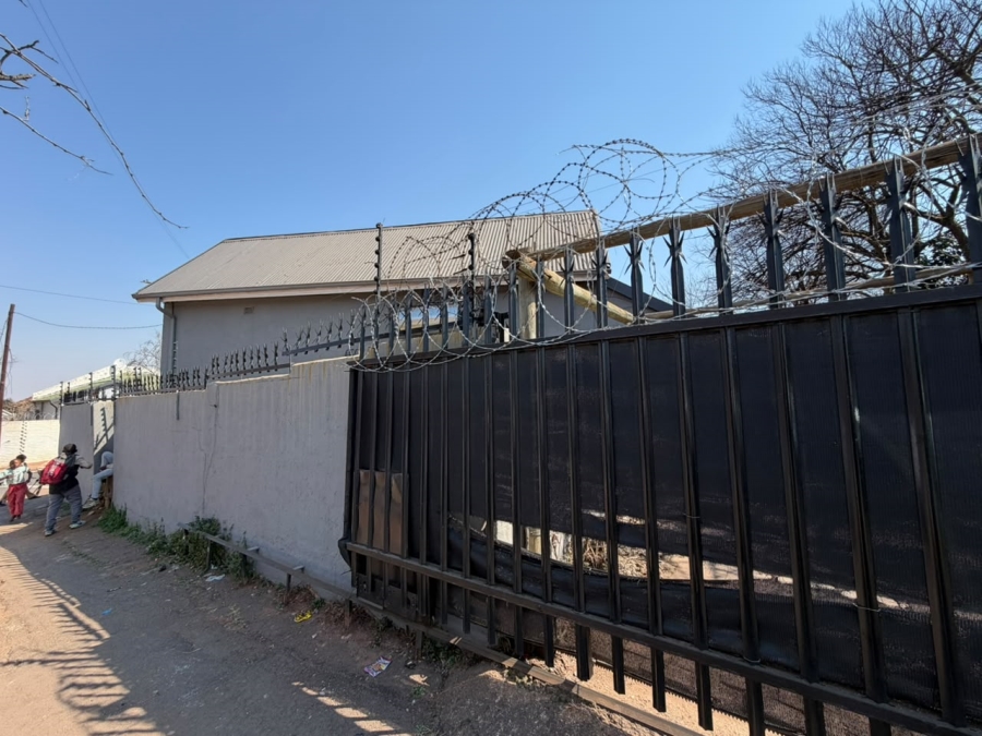 6 Bedroom Property for Sale in Brixton Gauteng