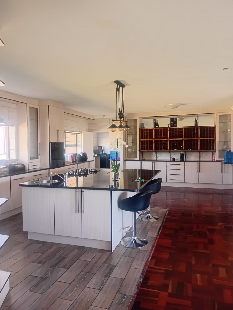 To Let 4 Bedroom Property for Rent in Kenmare Gauteng