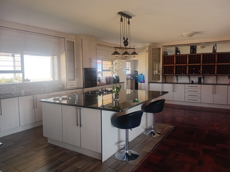 To Let 4 Bedroom Property for Rent in Kenmare Gauteng