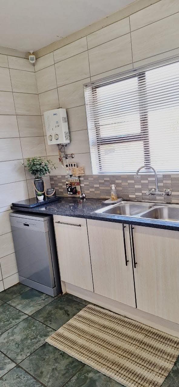 To Let 4 Bedroom Property for Rent in Kenmare Gauteng