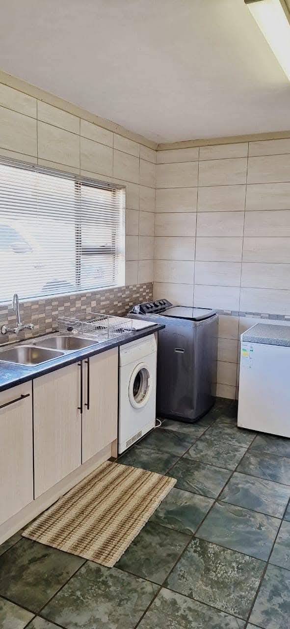 To Let 4 Bedroom Property for Rent in Kenmare Gauteng