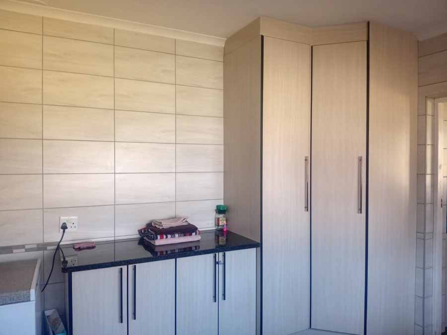 To Let 4 Bedroom Property for Rent in Kenmare Gauteng