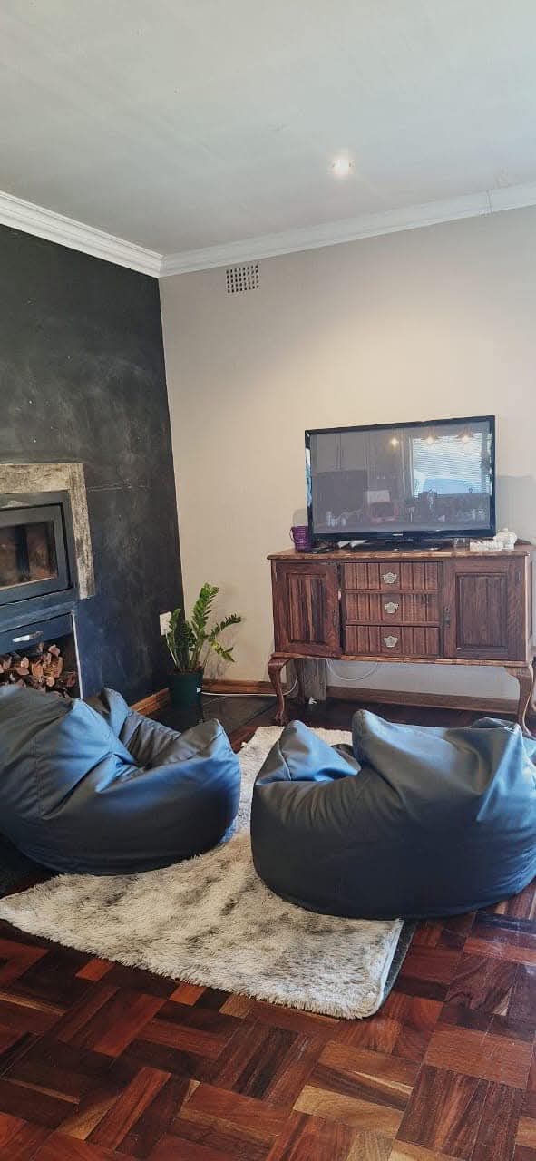 To Let 4 Bedroom Property for Rent in Kenmare Gauteng