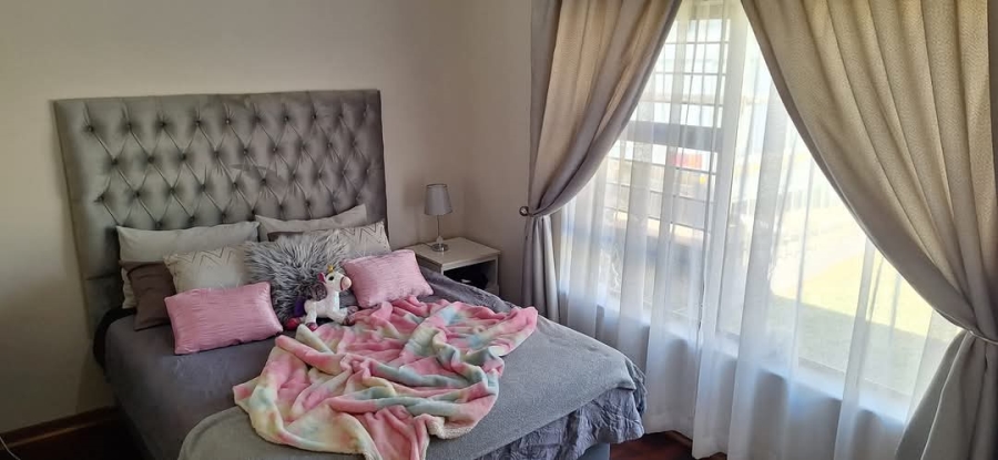 To Let 4 Bedroom Property for Rent in Kenmare Gauteng