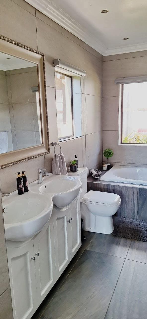 To Let 4 Bedroom Property for Rent in Kenmare Gauteng