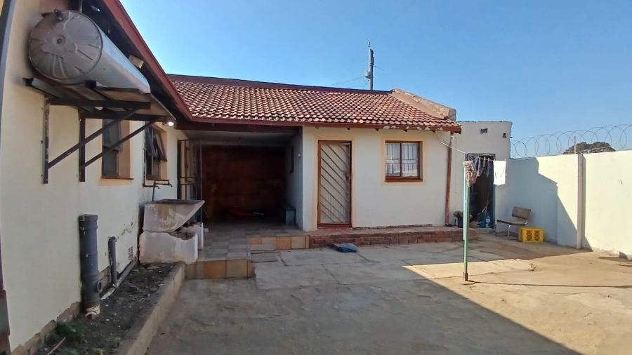 2 Bedroom Property for Sale in Kagiso Gauteng