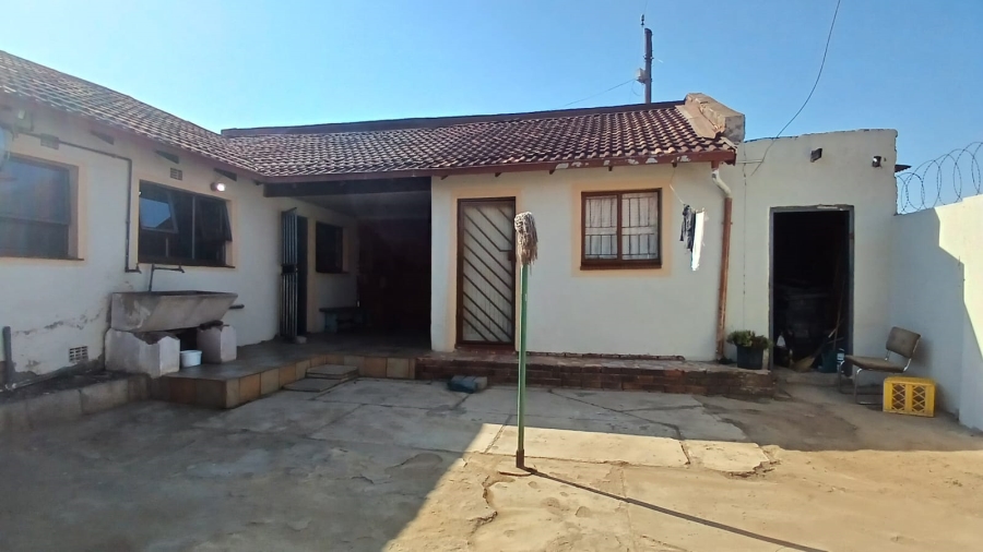 2 Bedroom Property for Sale in Kagiso Gauteng