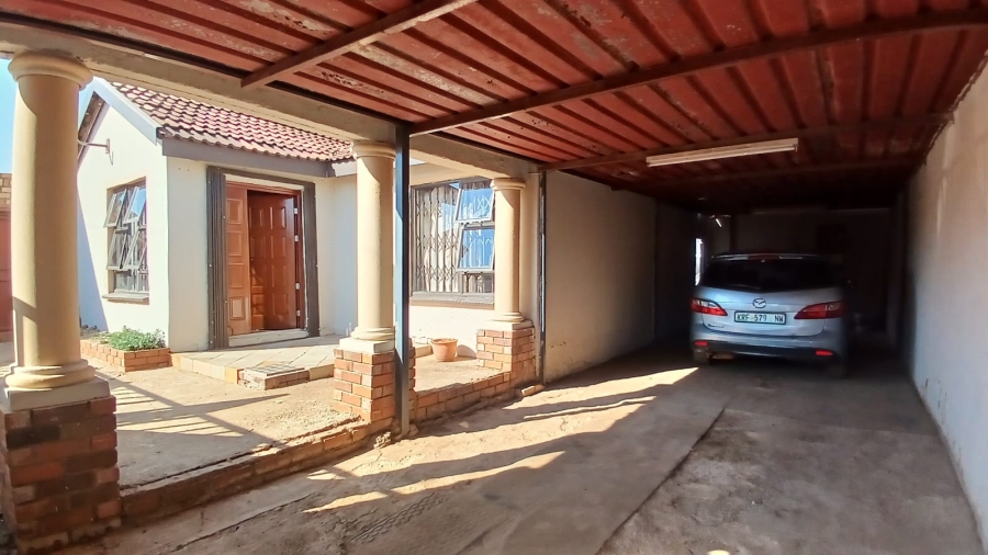 2 Bedroom Property for Sale in Kagiso Gauteng