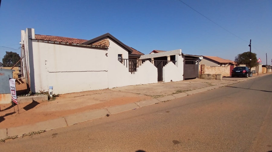 2 Bedroom Property for Sale in Kagiso Gauteng