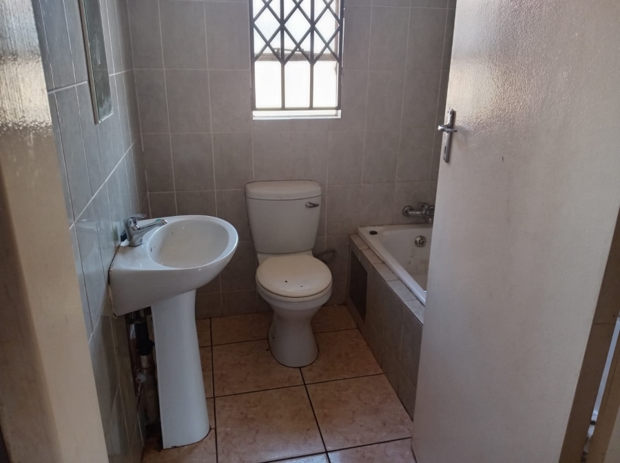 2 Bedroom Property for Sale in Bram Fischerville Gauteng