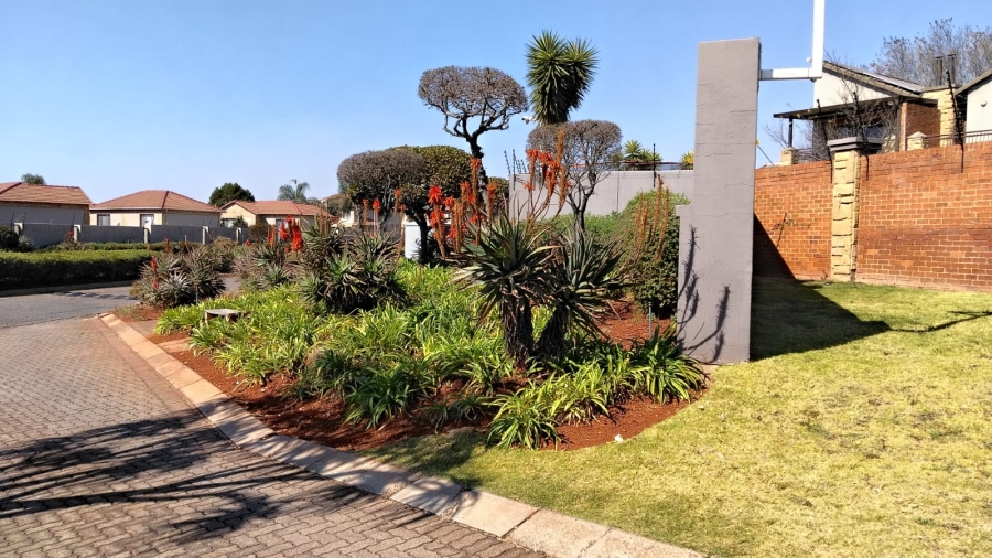 2 Bedroom Property for Sale in Sugar Bush Estate Gauteng
