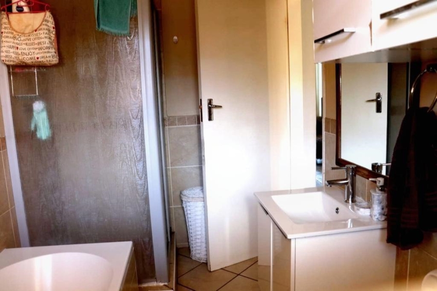 2 Bedroom Property for Sale in Erand Gardens Gauteng