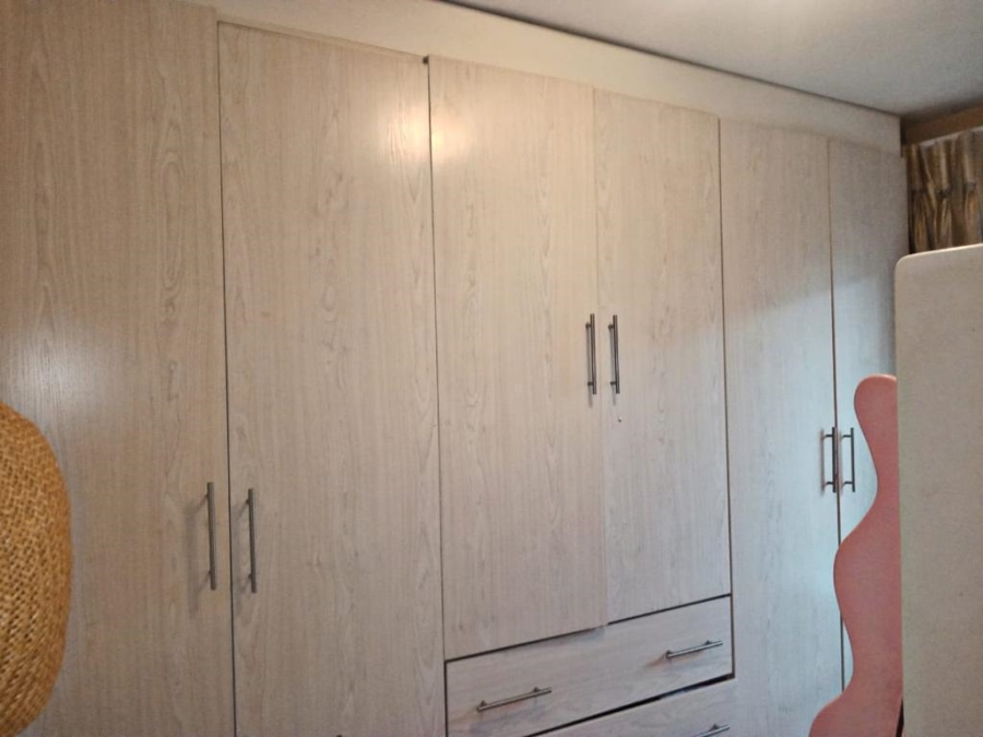2 Bedroom Property for Sale in Erand Gardens Gauteng