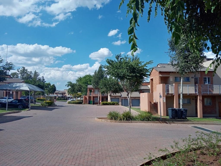 2 Bedroom Property for Sale in Erand Gardens Gauteng