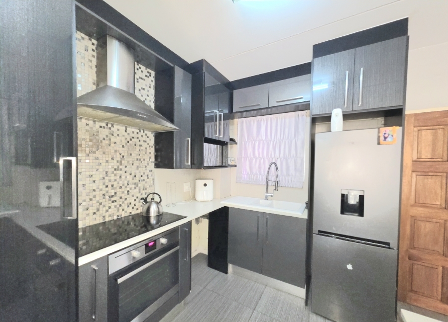 2 Bedroom Property for Sale in Noordwyk Gauteng