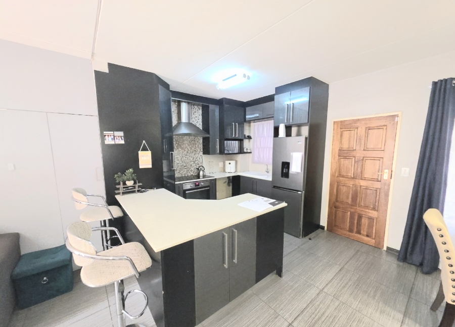 2 Bedroom Property for Sale in Noordwyk Gauteng