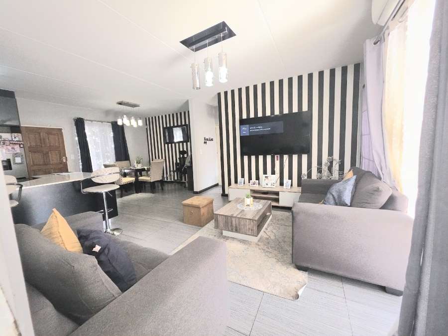 2 Bedroom Property for Sale in Noordwyk Gauteng
