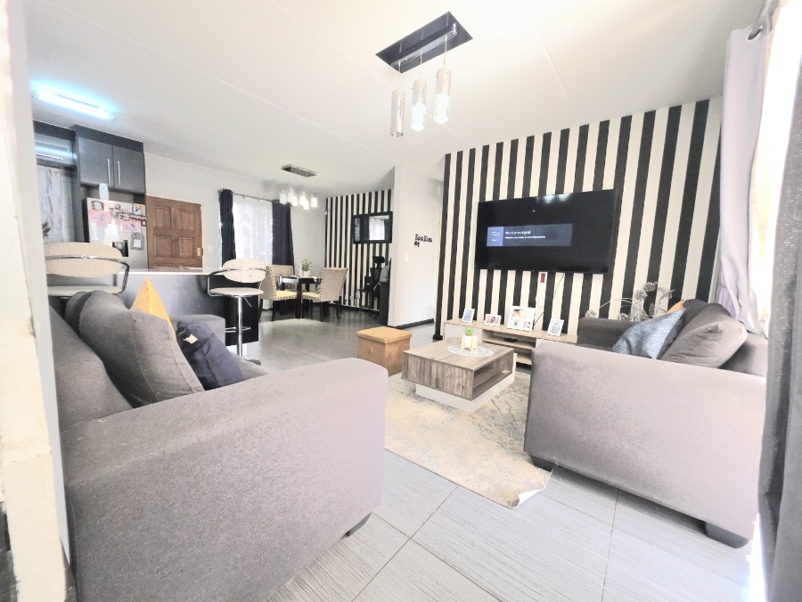 2 Bedroom Property for Sale in Noordwyk Gauteng