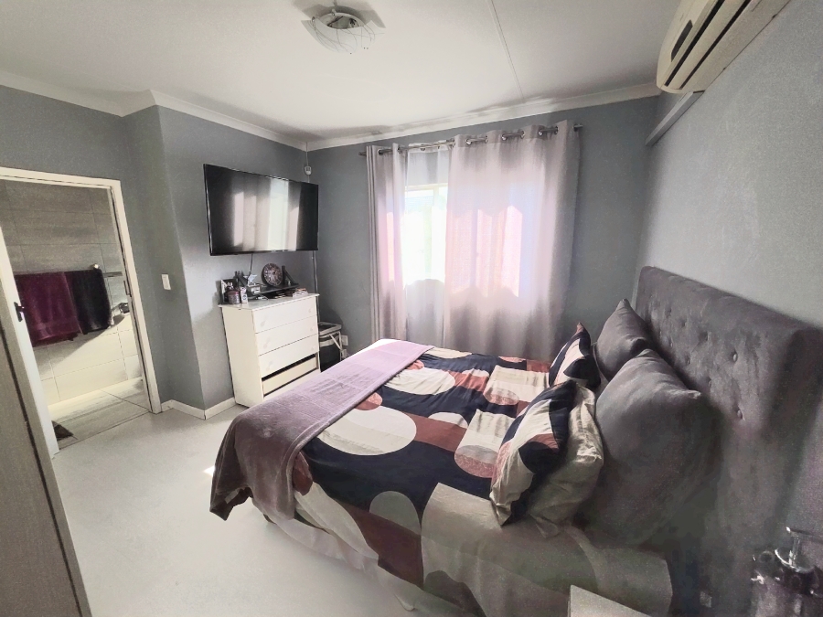 2 Bedroom Property for Sale in Noordwyk Gauteng