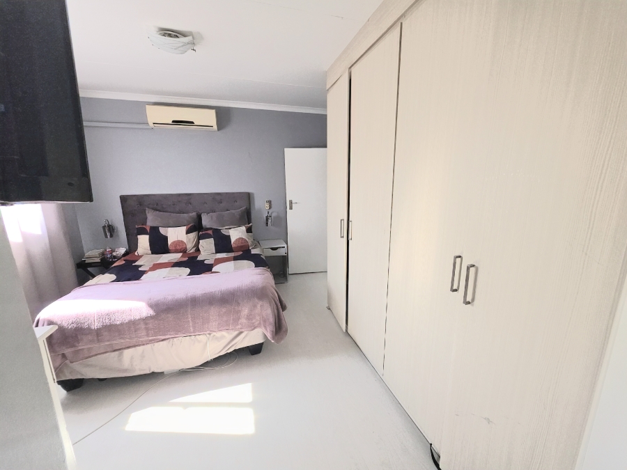 2 Bedroom Property for Sale in Noordwyk Gauteng