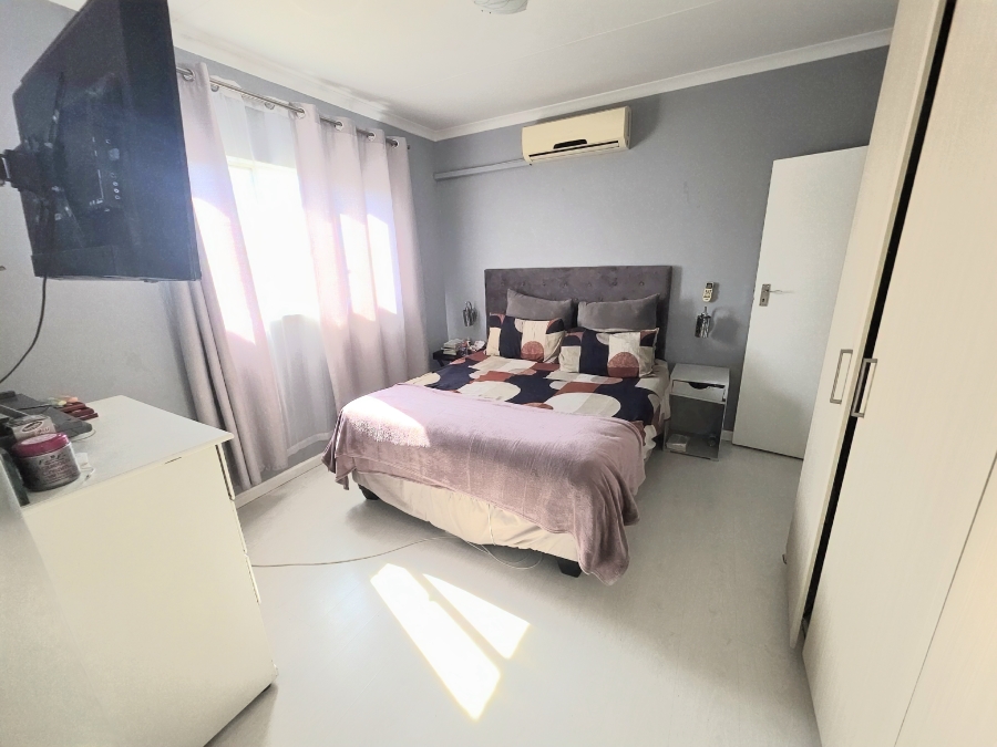 2 Bedroom Property for Sale in Noordwyk Gauteng