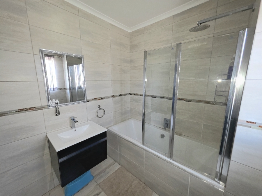 2 Bedroom Property for Sale in Noordwyk Gauteng
