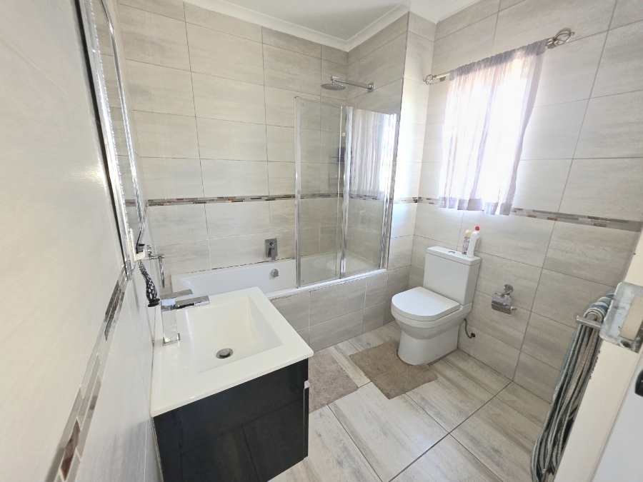 2 Bedroom Property for Sale in Noordwyk Gauteng