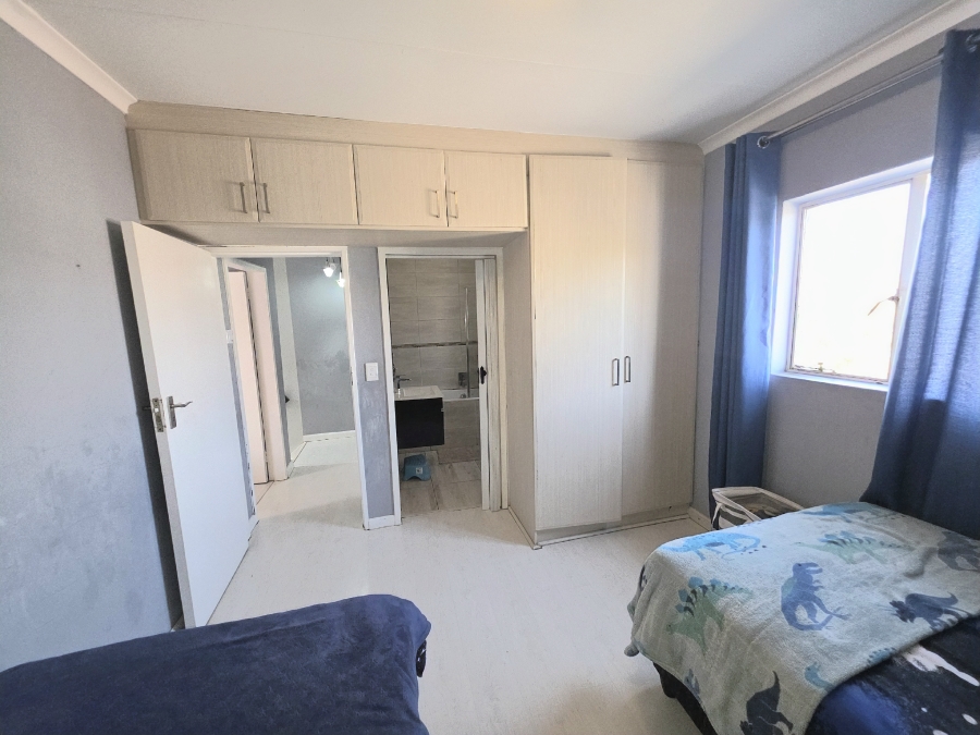 2 Bedroom Property for Sale in Noordwyk Gauteng