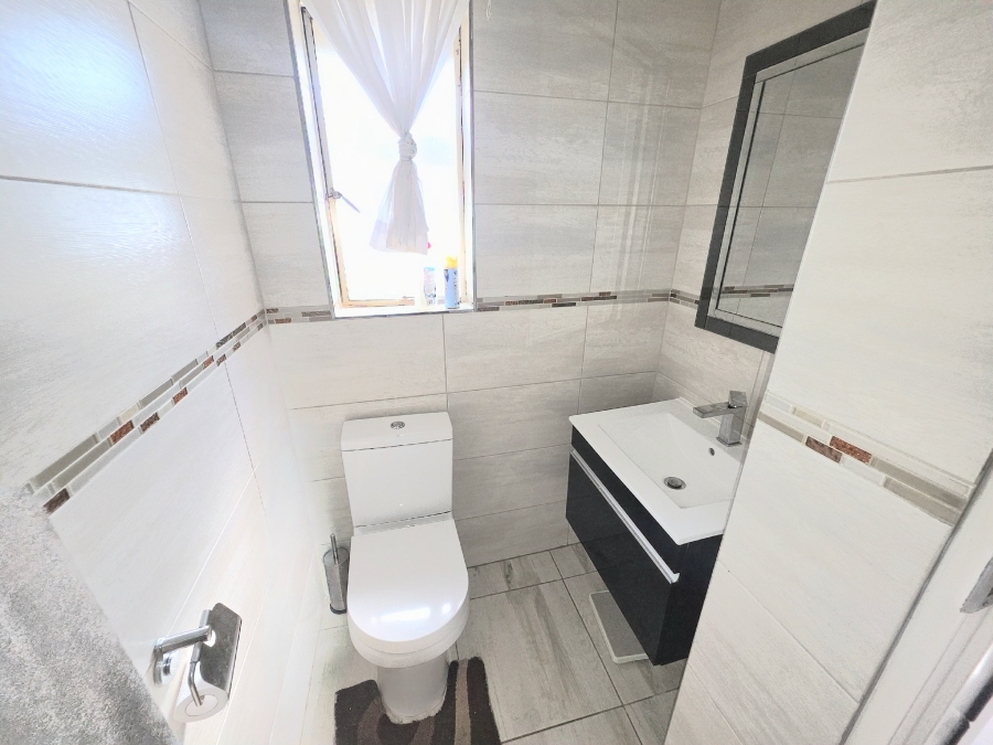 2 Bedroom Property for Sale in Noordwyk Gauteng