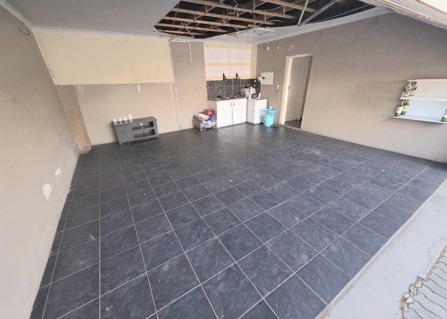 2 Bedroom Property for Sale in Noordwyk Gauteng