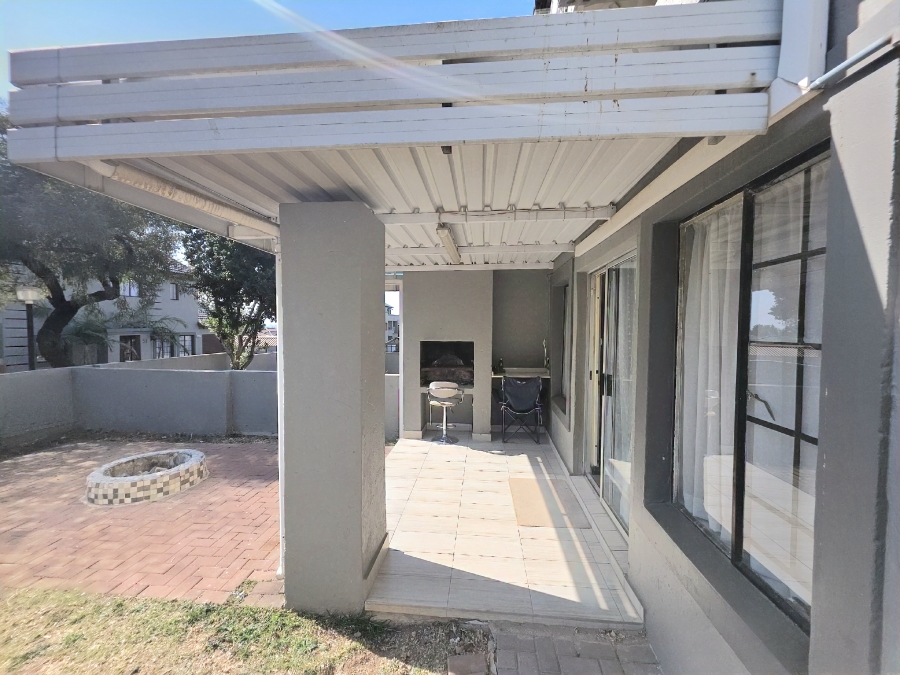 2 Bedroom Property for Sale in Noordwyk Gauteng