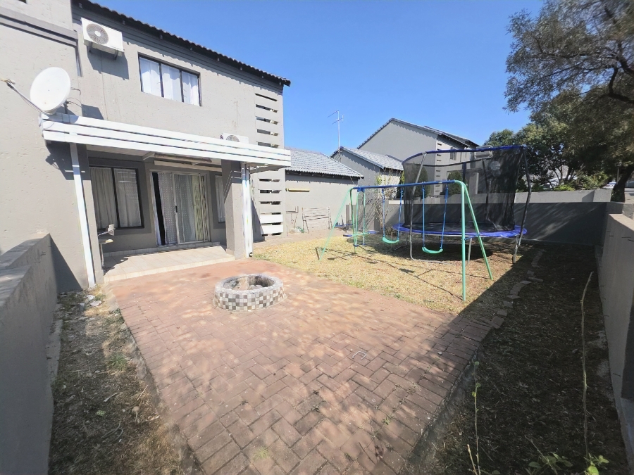 2 Bedroom Property for Sale in Noordwyk Gauteng
