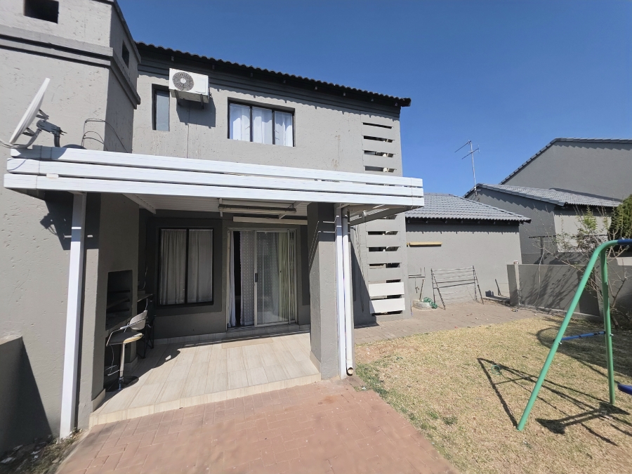 2 Bedroom Property for Sale in Noordwyk Gauteng