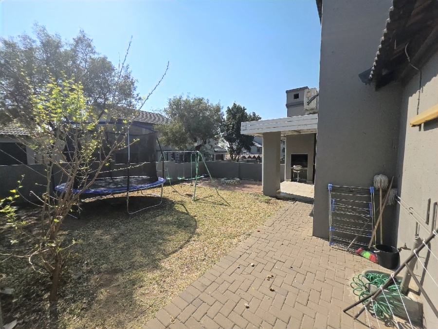 2 Bedroom Property for Sale in Noordwyk Gauteng
