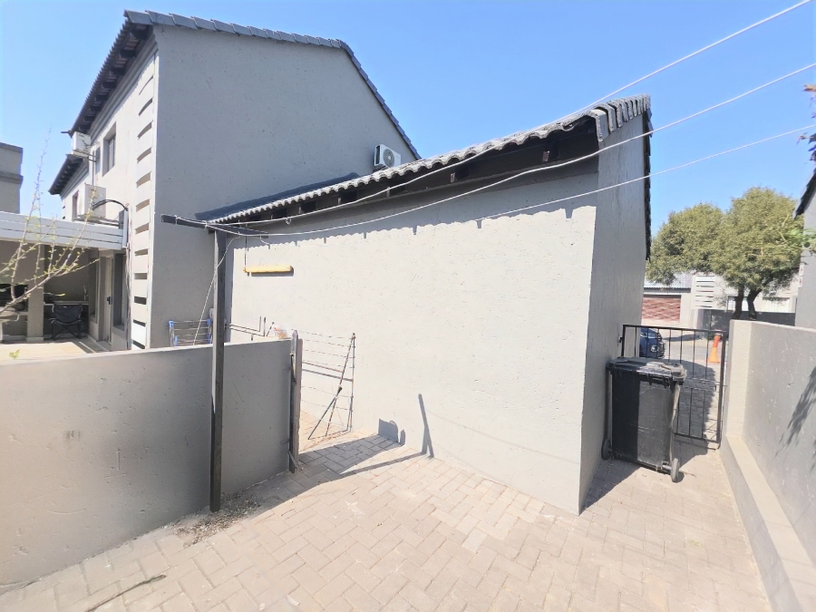 2 Bedroom Property for Sale in Noordwyk Gauteng