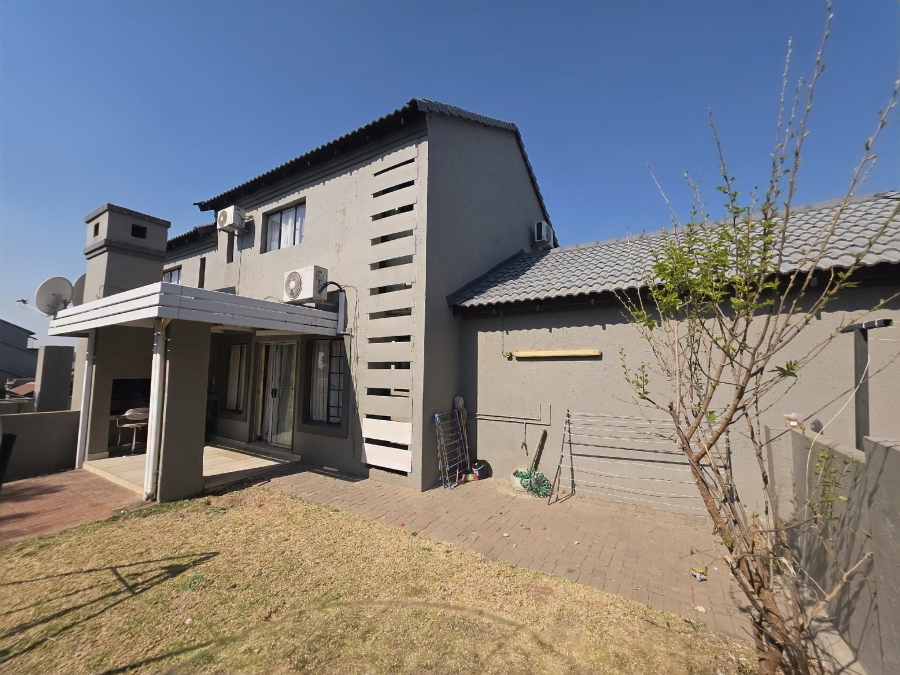 2 Bedroom Property for Sale in Noordwyk Gauteng