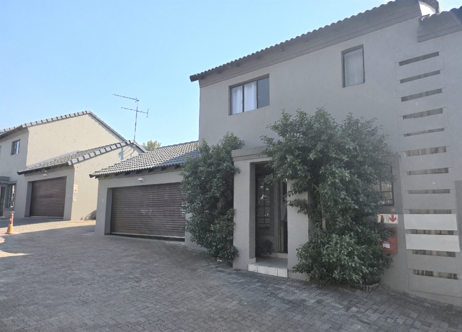 2 Bedroom Property for Sale in Noordwyk Gauteng