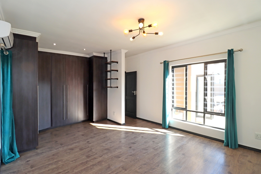3 Bedroom Property for Sale in Barbeque Downs Gauteng
