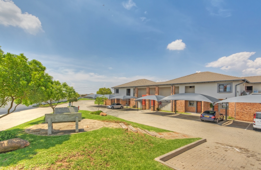 2 Bedroom Property for Sale in Noordwyk Gauteng