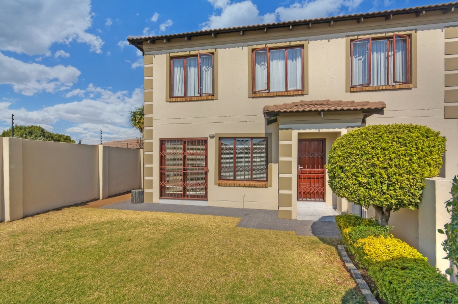3 Bedroom Property for Sale in Kosmosdal Gauteng