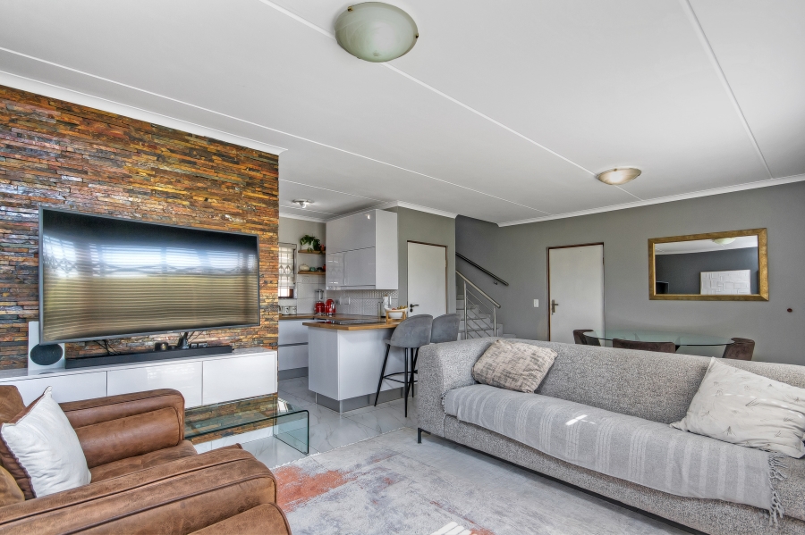 3 Bedroom Property for Sale in Kosmosdal Gauteng
